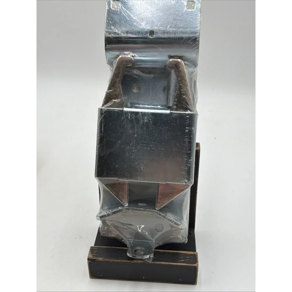 Co-Line R1582L Lockable Two Way Livestock Gate Latch Heavy Duty NOS Made In USA